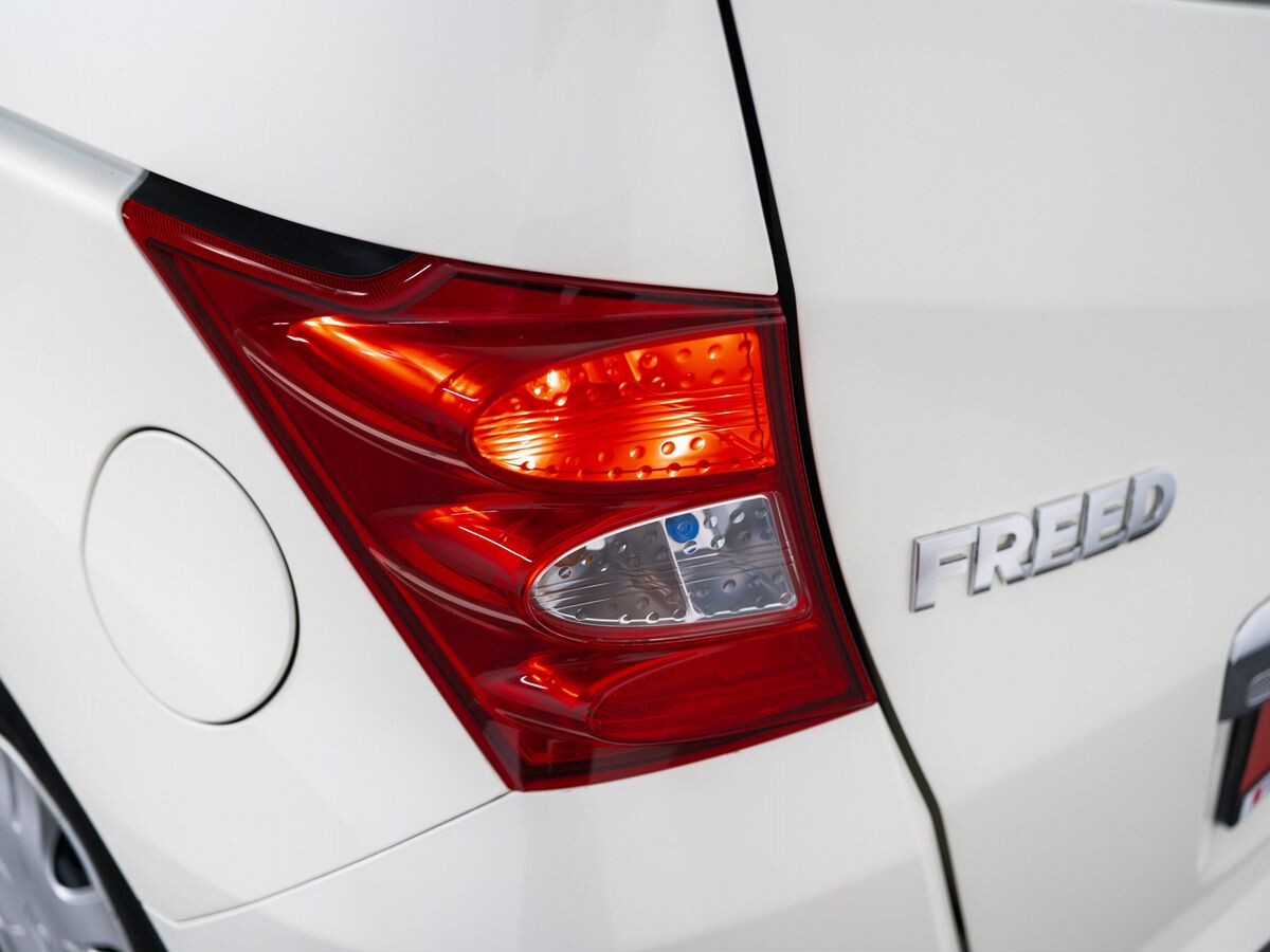 Honda Freed 2009 - фото автомобиля