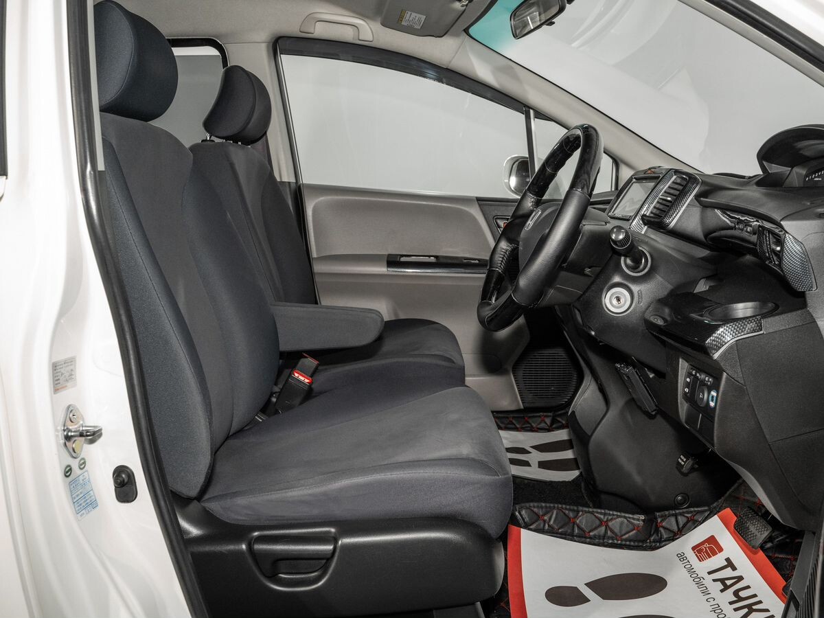 Honda Freed 2009 - фото автомобиля