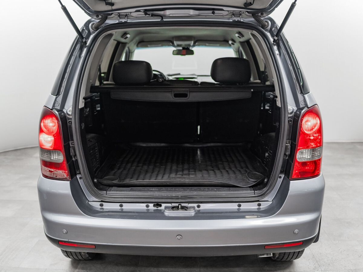 SsangYong Rexton 2012 - фото автомобиля