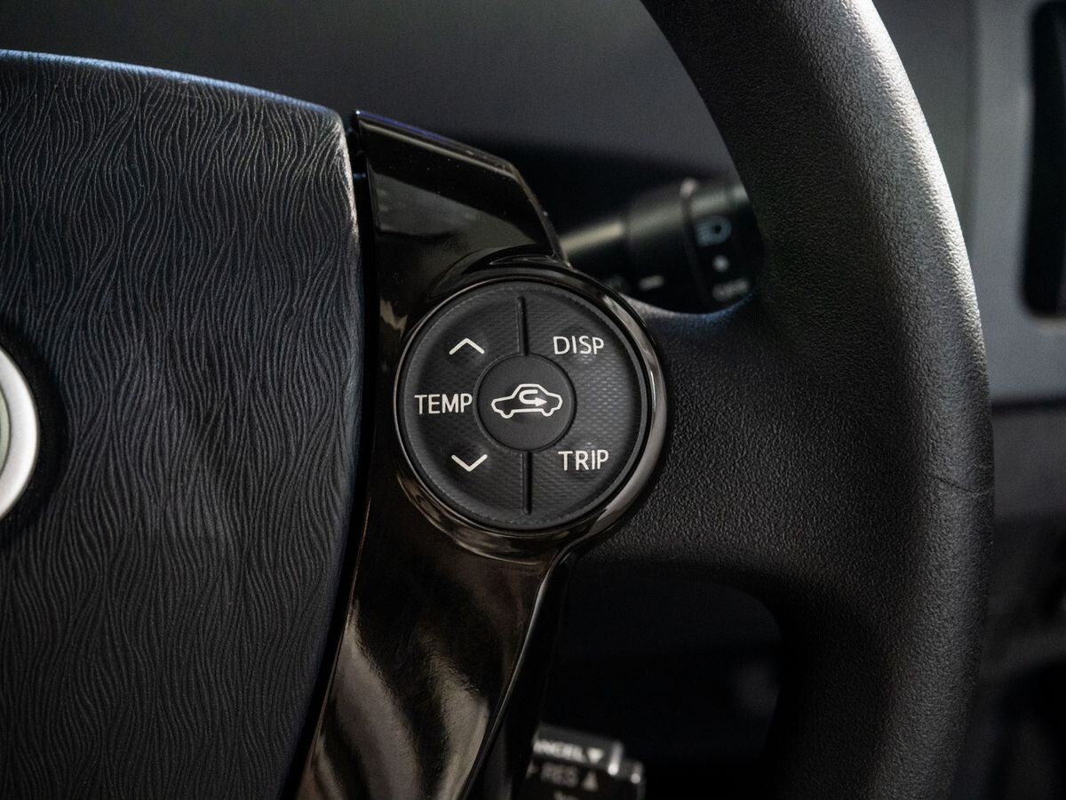 Toyota Prius 2012 - фото автомобиля