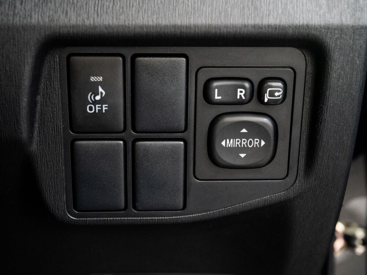 Toyota Prius 2012 - фото автомобиля
