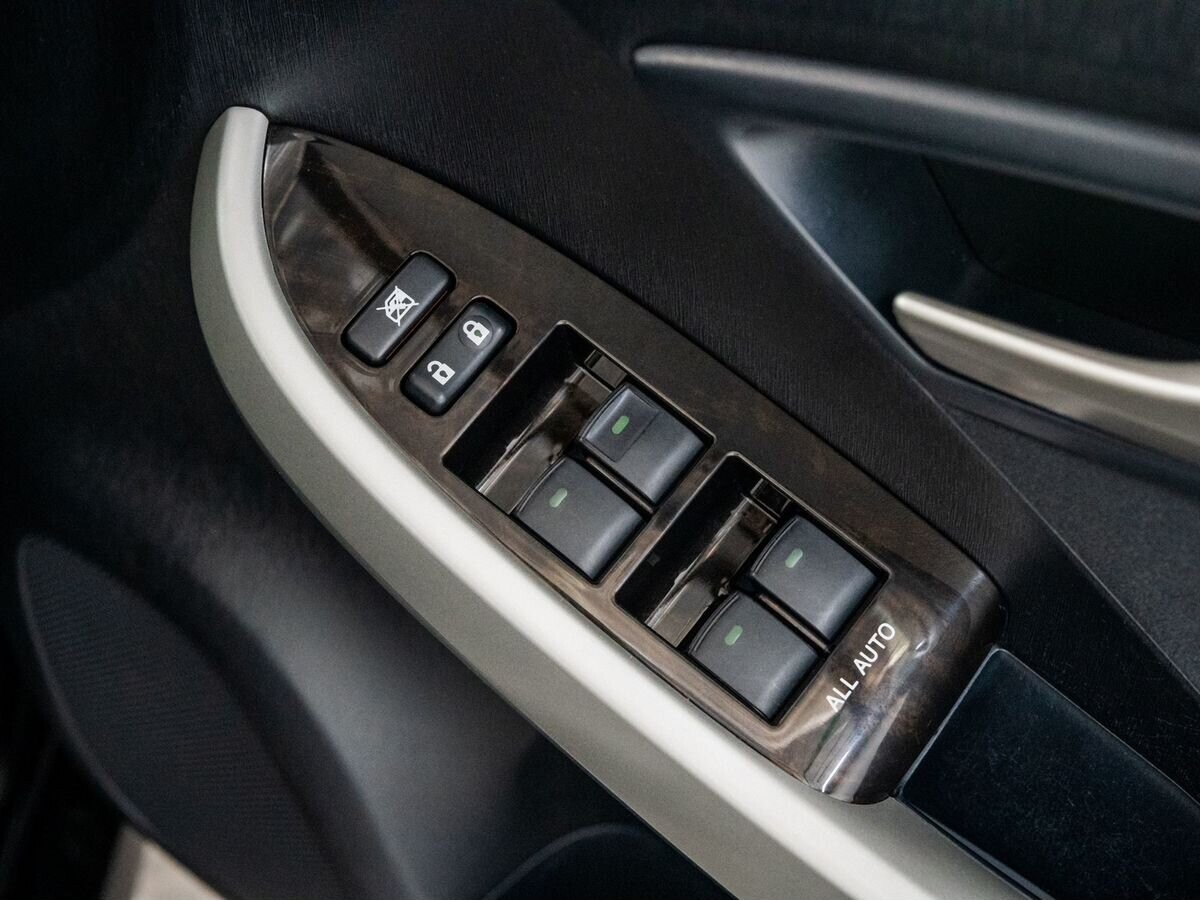 Toyota Prius 2012 - фото автомобиля