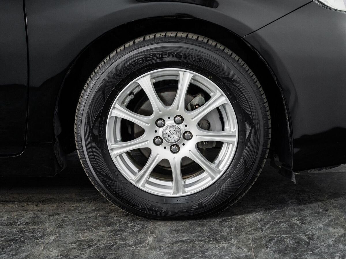 Toyota Prius 2012 - фото автомобиля