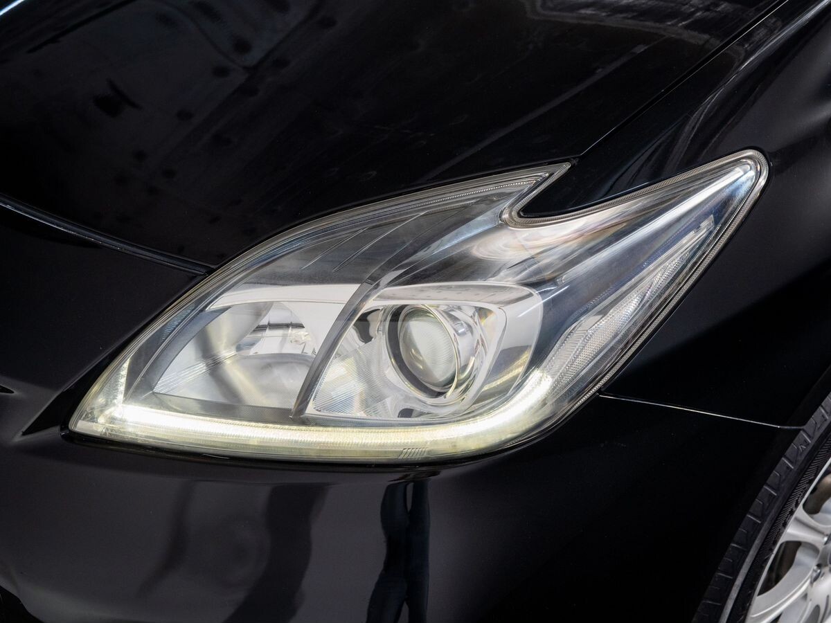 Toyota Prius 2012 - фото автомобиля