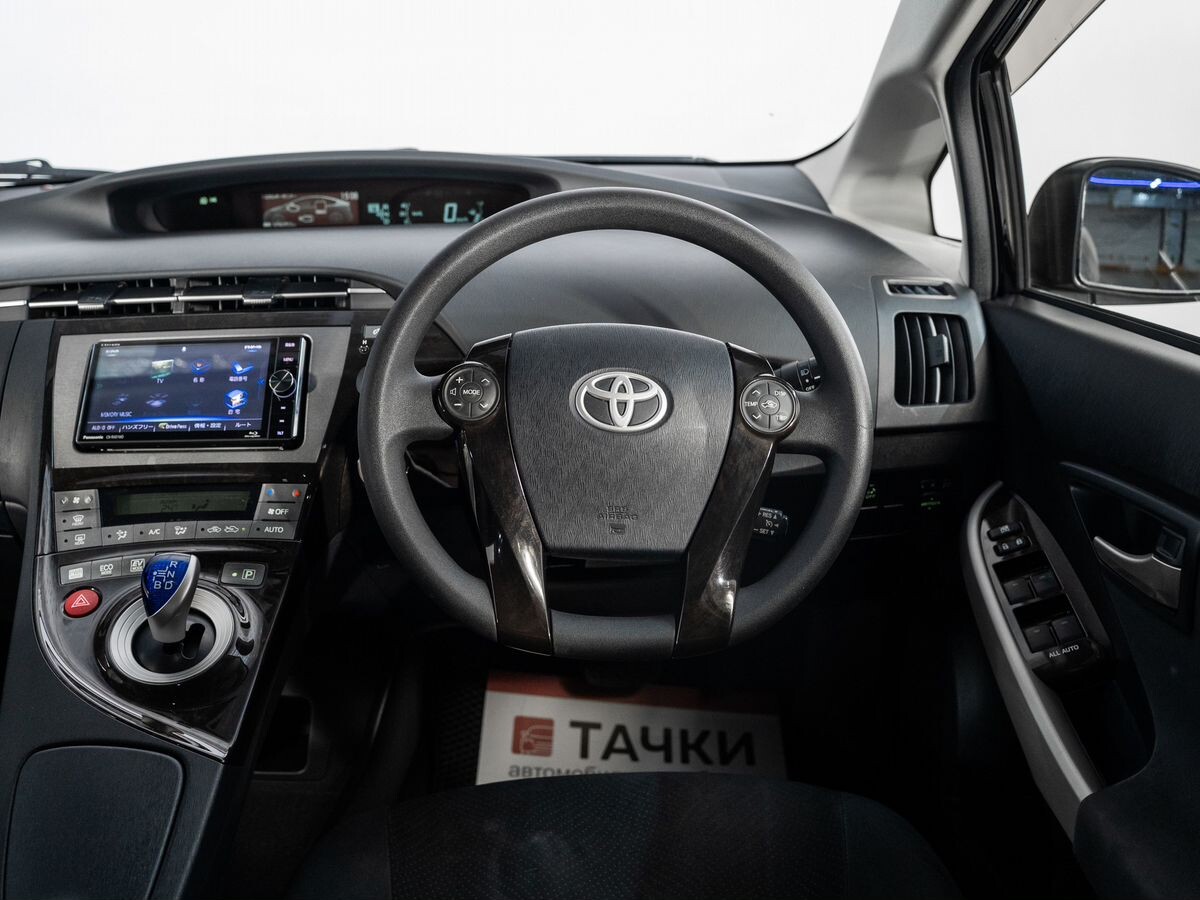 Toyota Prius 2012 - фото автомобиля
