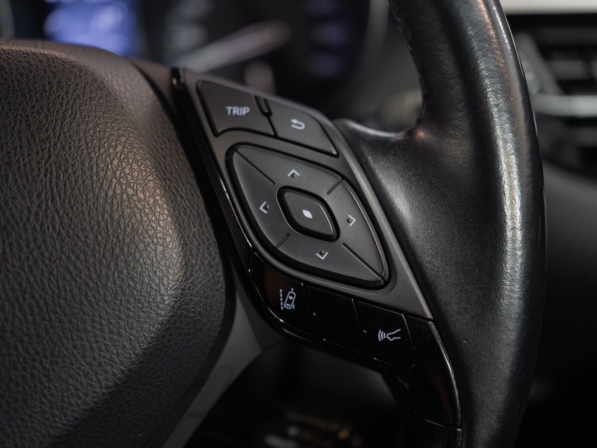 Toyota C-HR 2017 - фото автомобиля