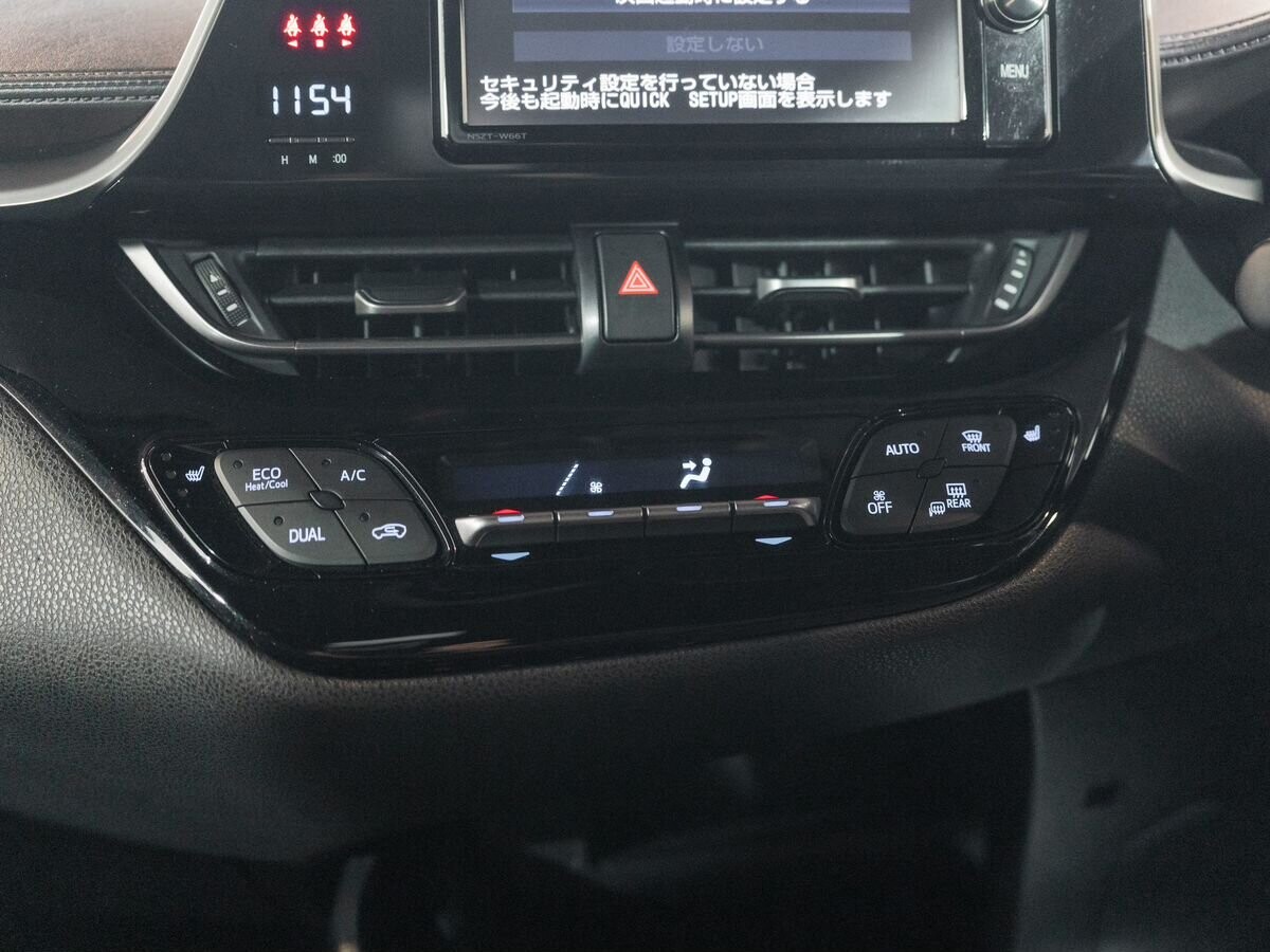 Toyota C-HR 2017 - фото автомобиля
