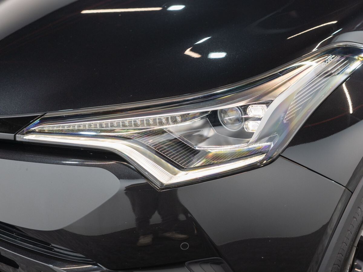 Toyota C-HR 2017 - фото автомобиля