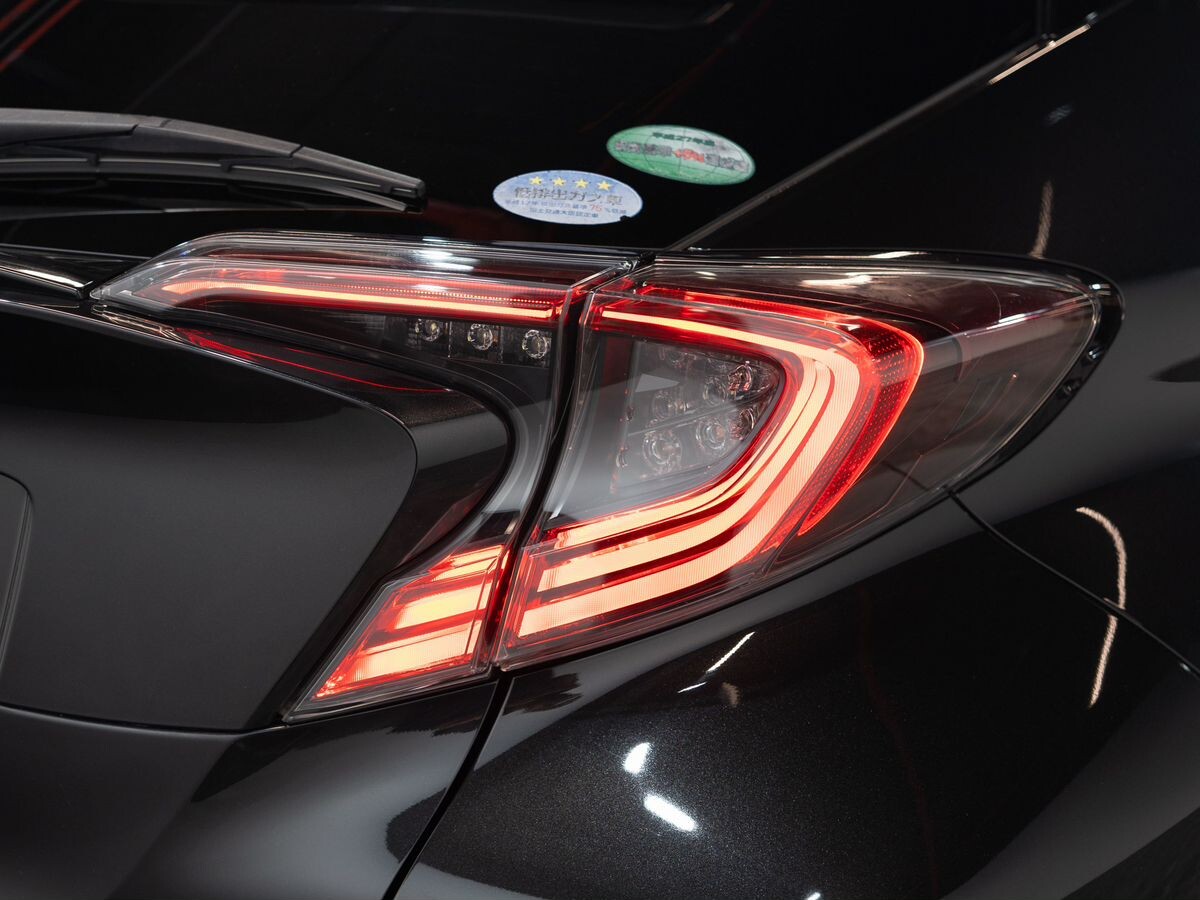 Toyota C-HR 2017 - фото автомобиля
