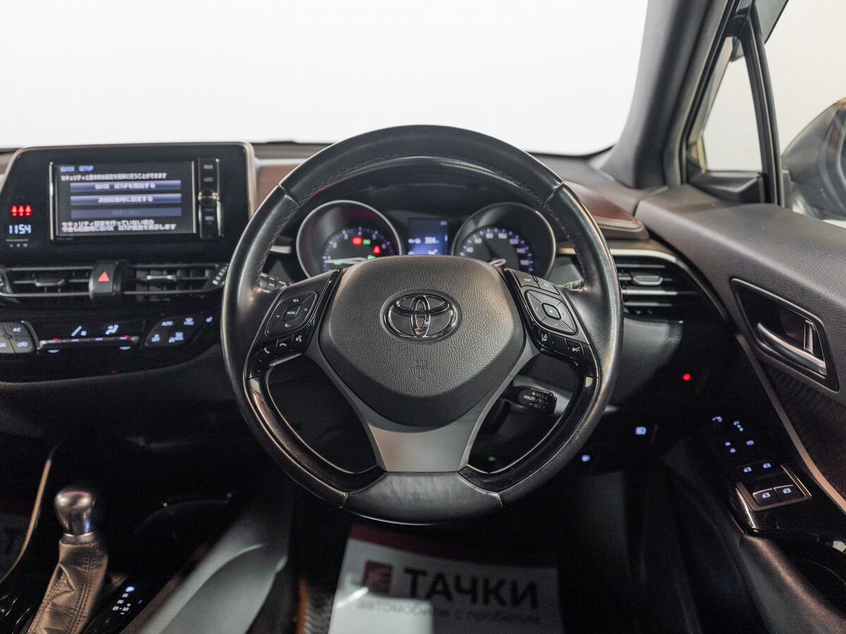 Toyota C-HR 2017 - фото автомобиля