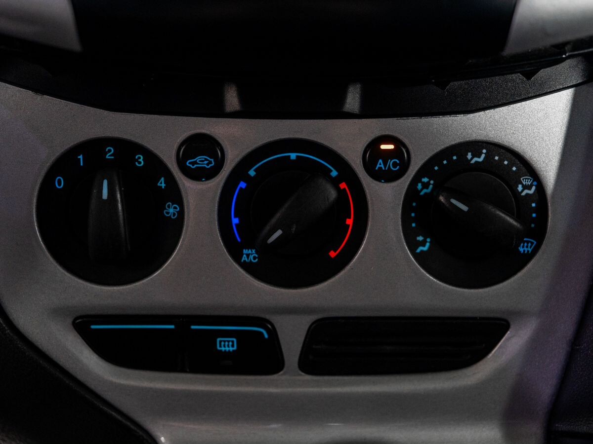Ford Focus 2012 - фото автомобиля