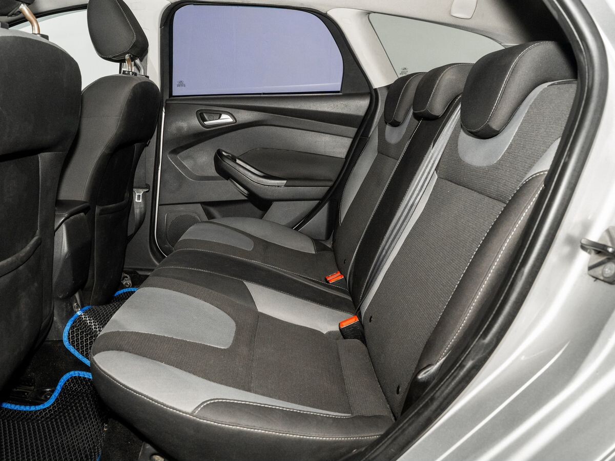 Ford Focus 2012 - фото автомобиля