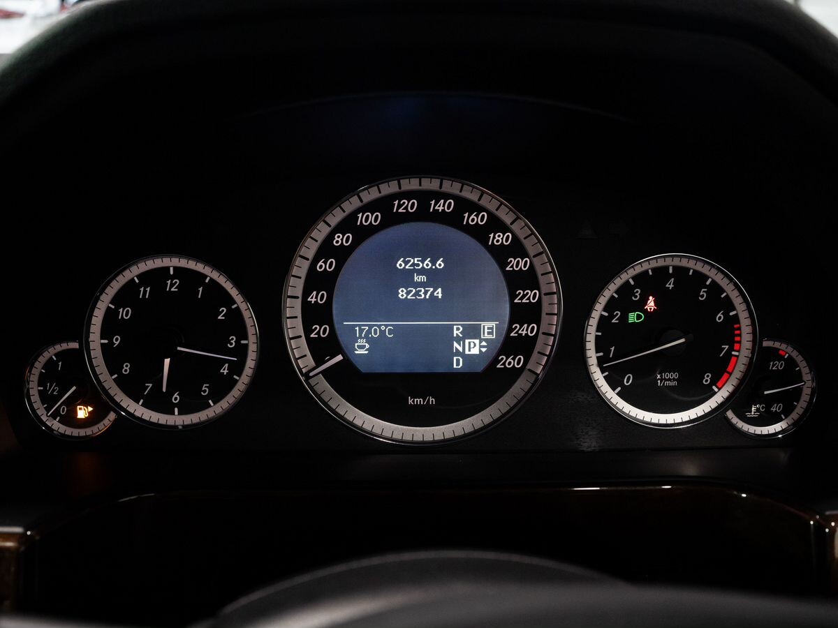 Mercedes-Benz E-Class 2011 - фото автомобиля