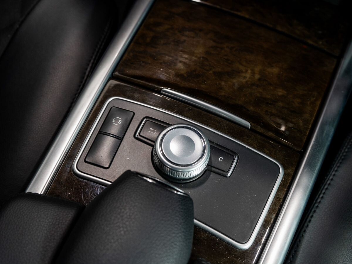Mercedes-Benz E-Class 2011 - фото автомобиля