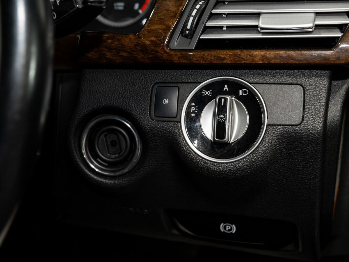 Mercedes-Benz E-Class 2011 - фото автомобиля