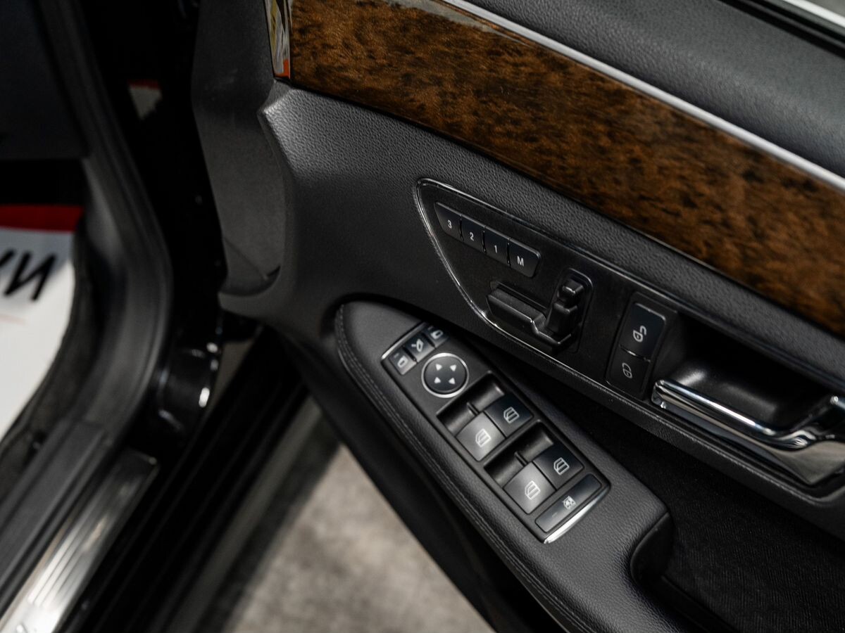 Mercedes-Benz E-Class 2011 - фото автомобиля
