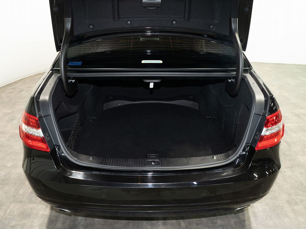 Mercedes-Benz E-Class 2011 - фото автомобиля