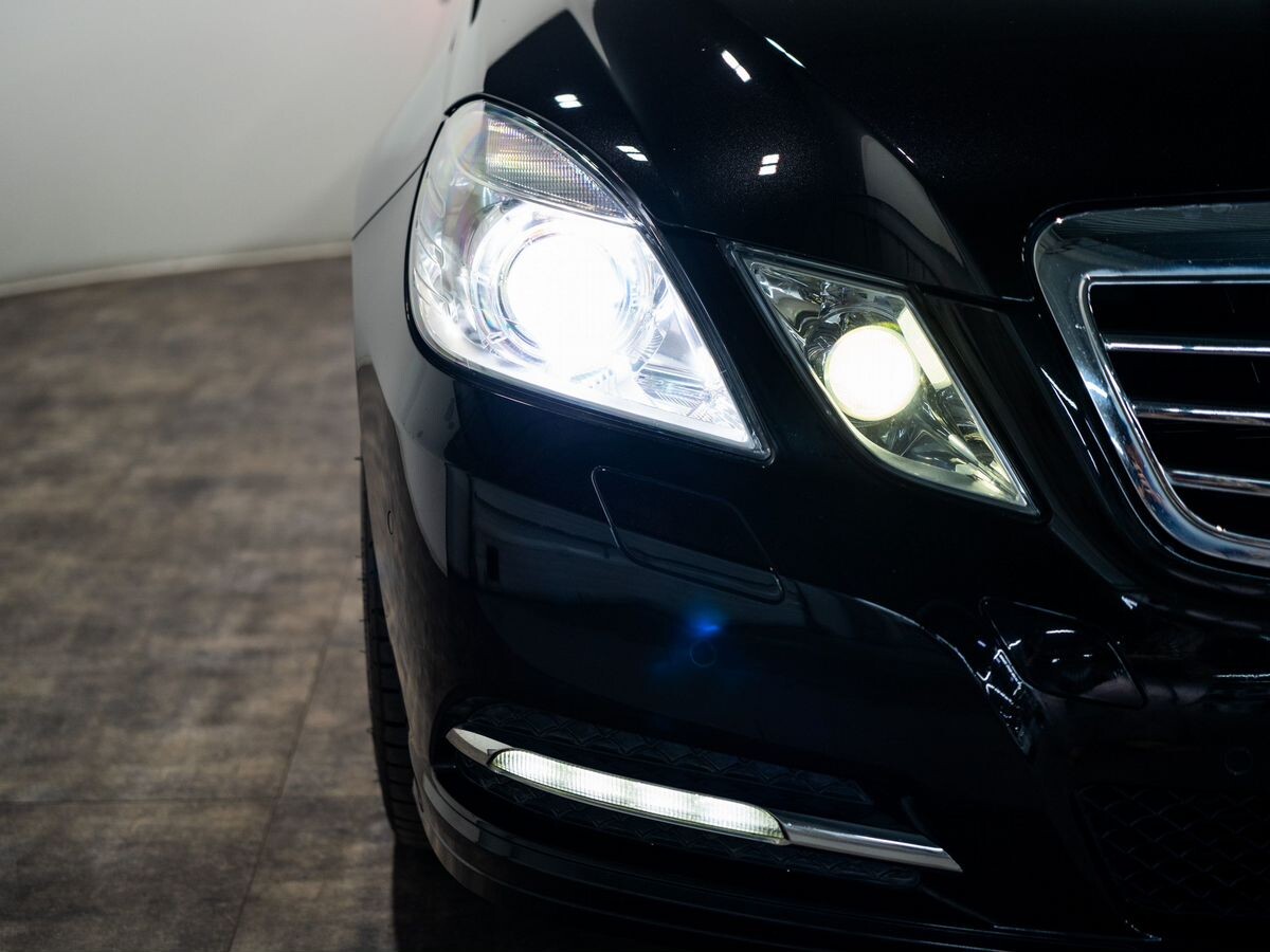 Mercedes-Benz E-Class 2011 - фото автомобиля