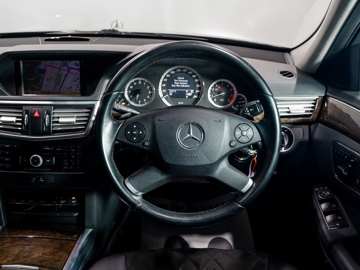 Mercedes-Benz E-Class 2011 - фото автомобиля