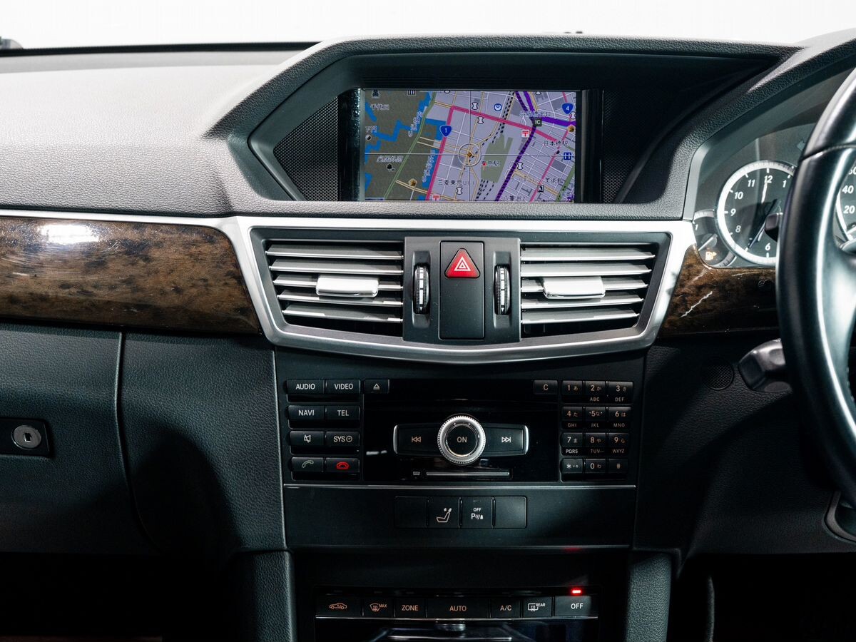 Mercedes-Benz E-Class 2011 - фото автомобиля