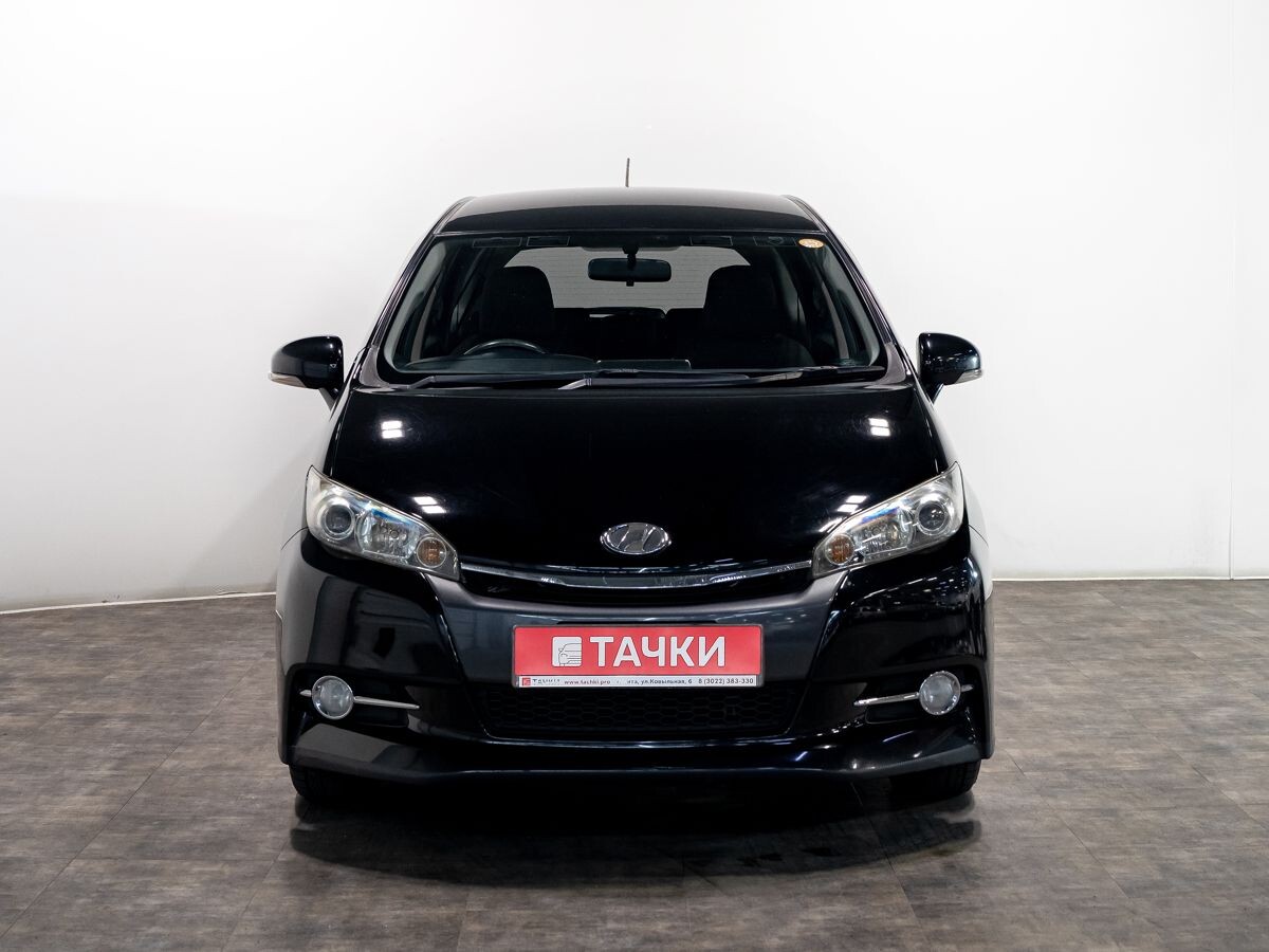 Toyota Wish 2012 - фото автомобиля
