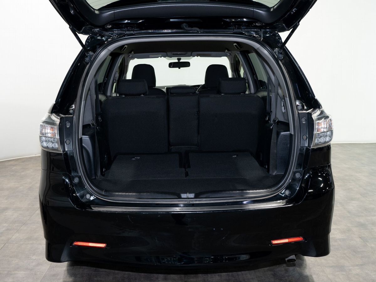 Toyota Wish 2012 - фото автомобиля