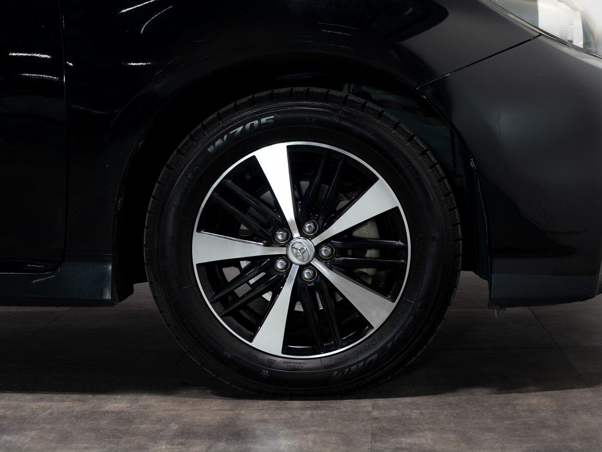 Toyota Wish 2012 - фото автомобиля