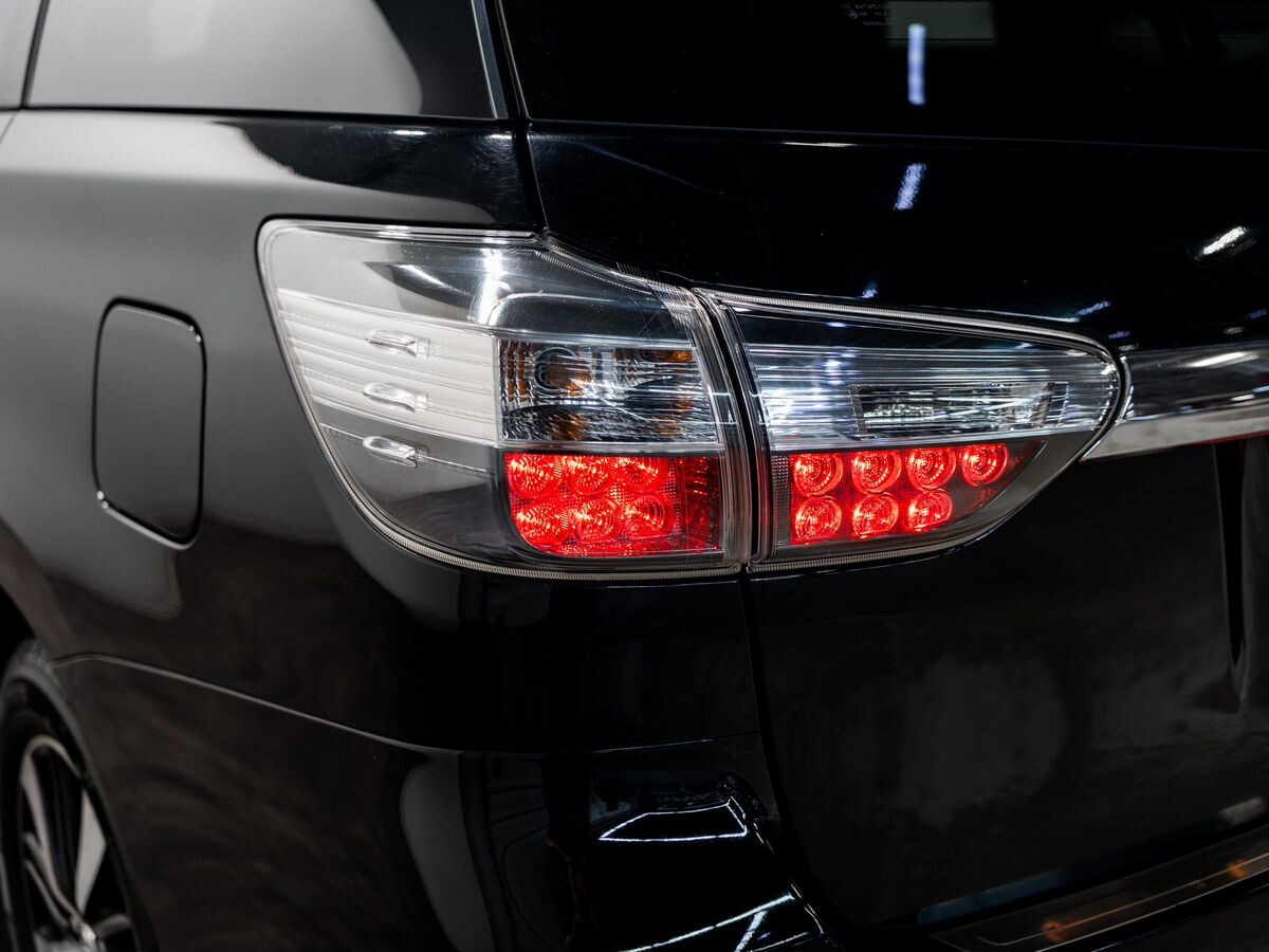 Toyota Wish 2012 - фото автомобиля