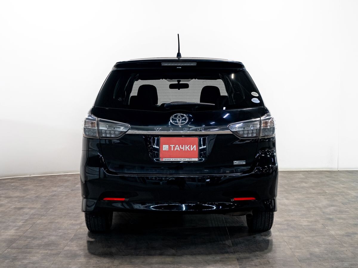 Toyota Wish 2012 - фото автомобиля