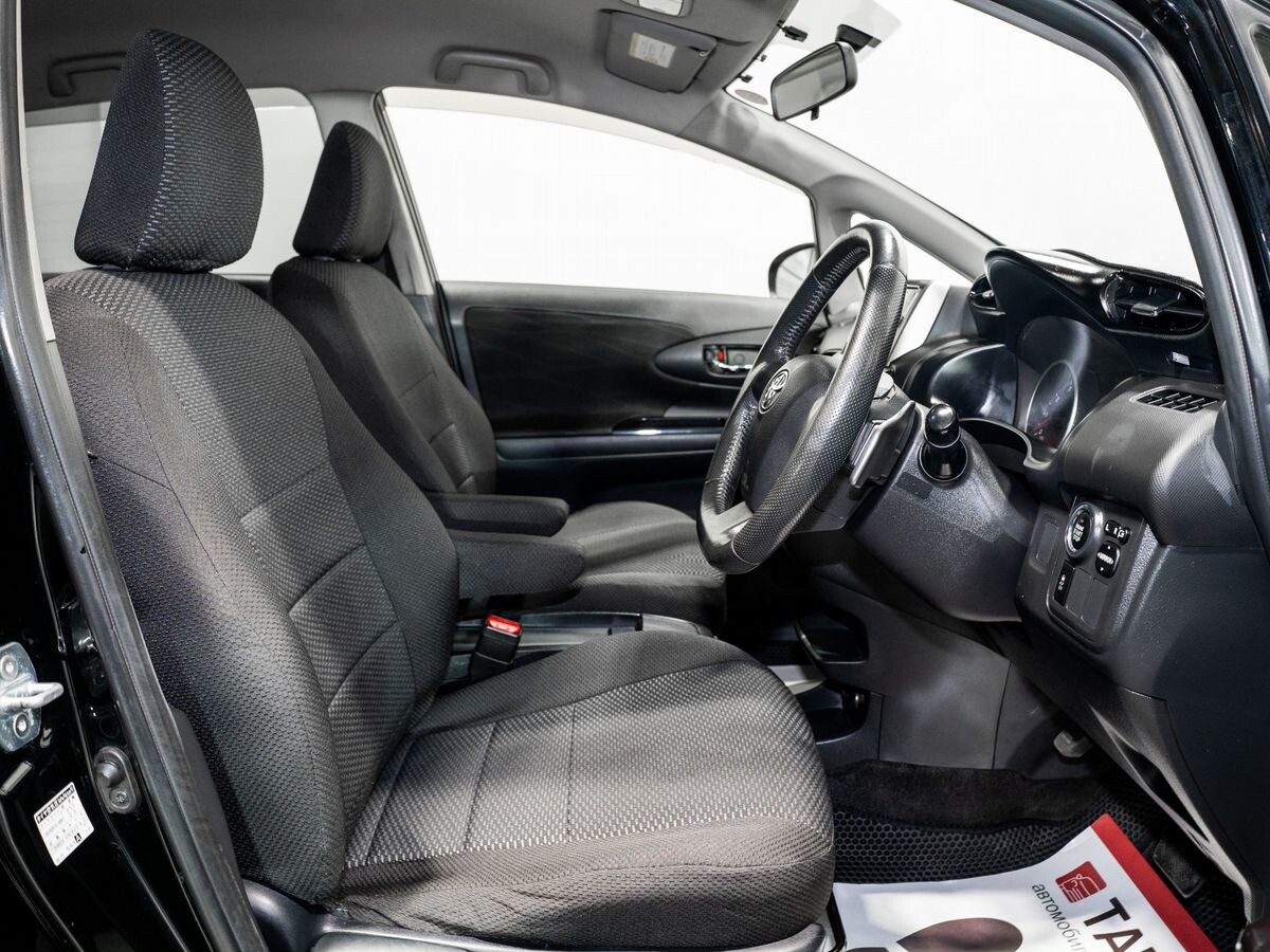 Toyota Wish 2012 - фото автомобиля