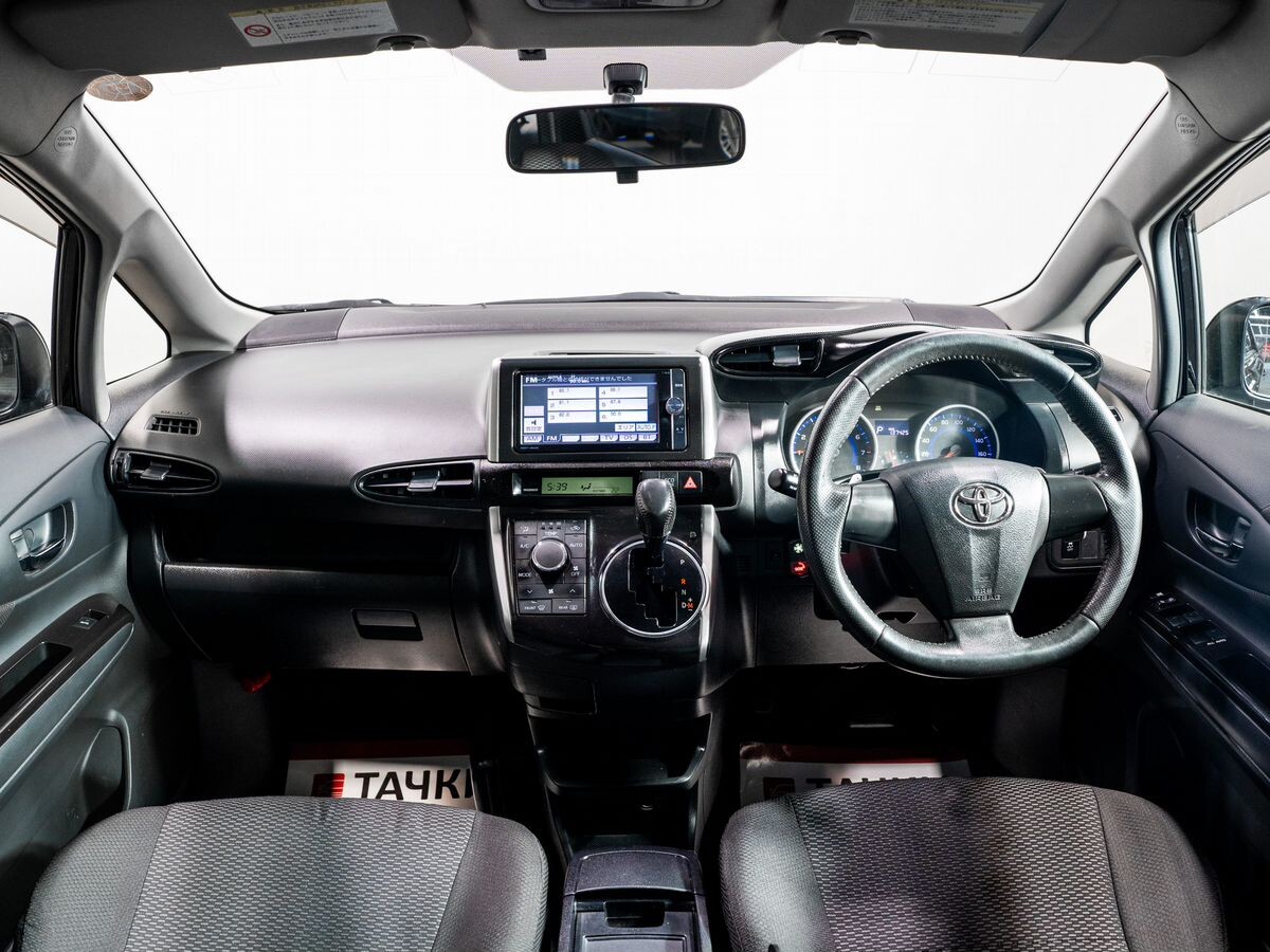 Toyota Wish 2012 - фото автомобиля
