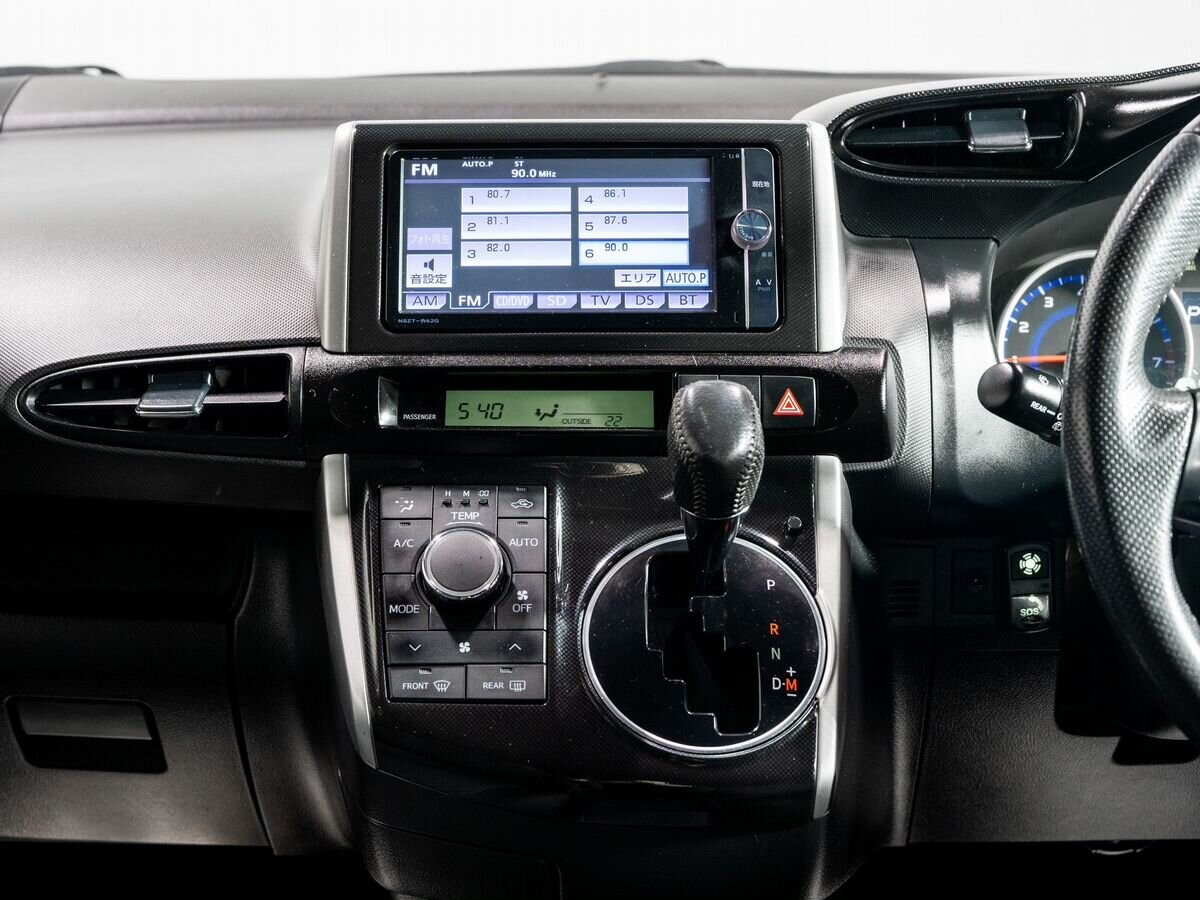 Toyota Wish 2012 - фото автомобиля