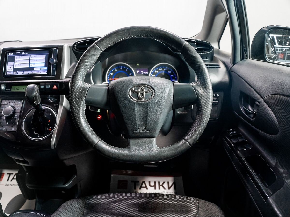 Toyota Wish 2012 - фото автомобиля