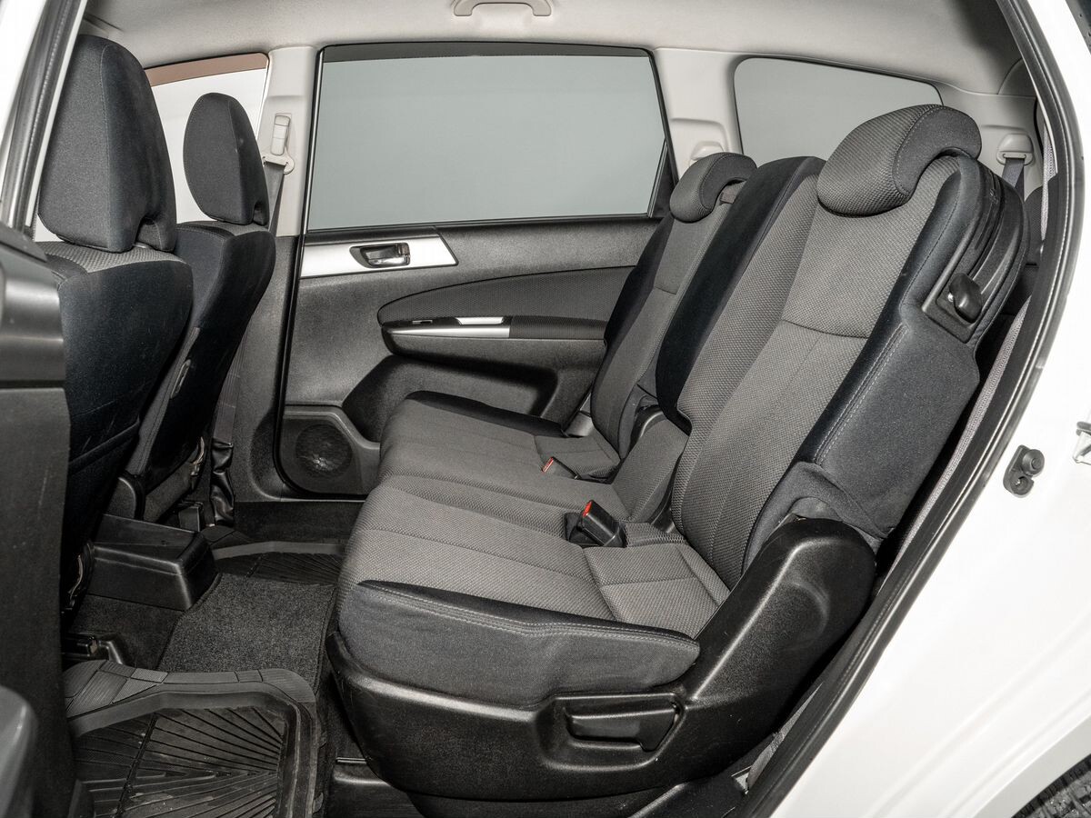Subaru Exiga 2012 - фото автомобиля