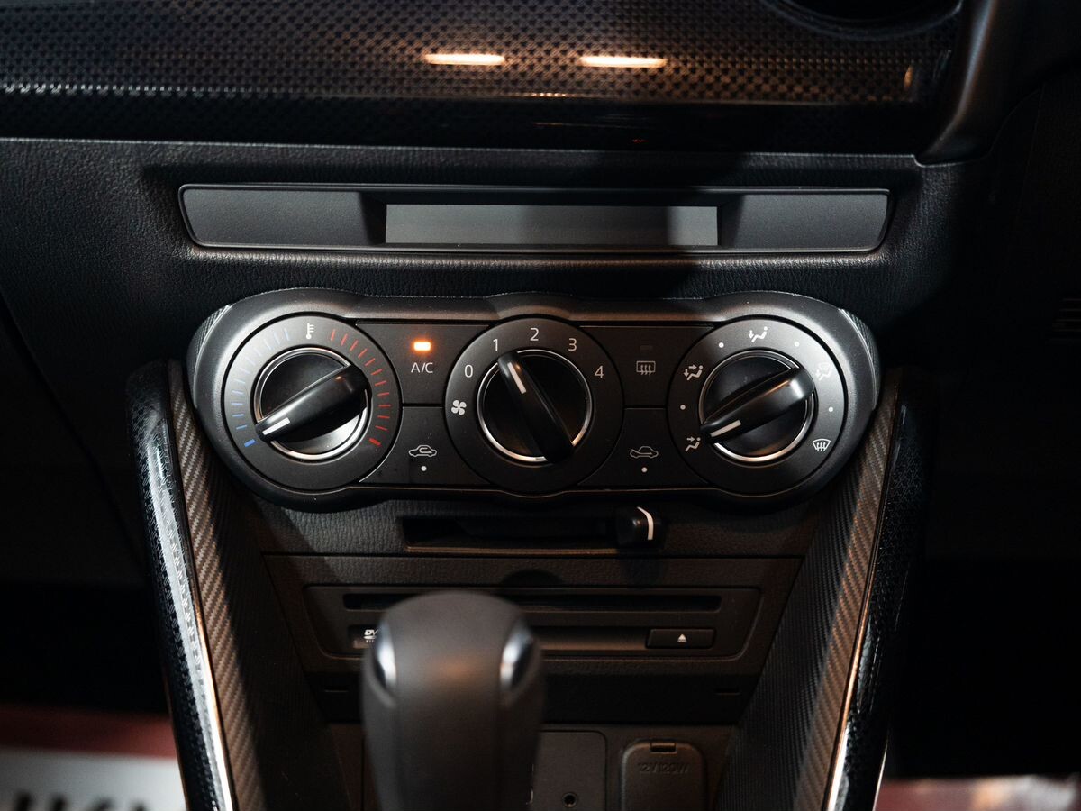 Mazda Demio 2019 - фото автомобиля