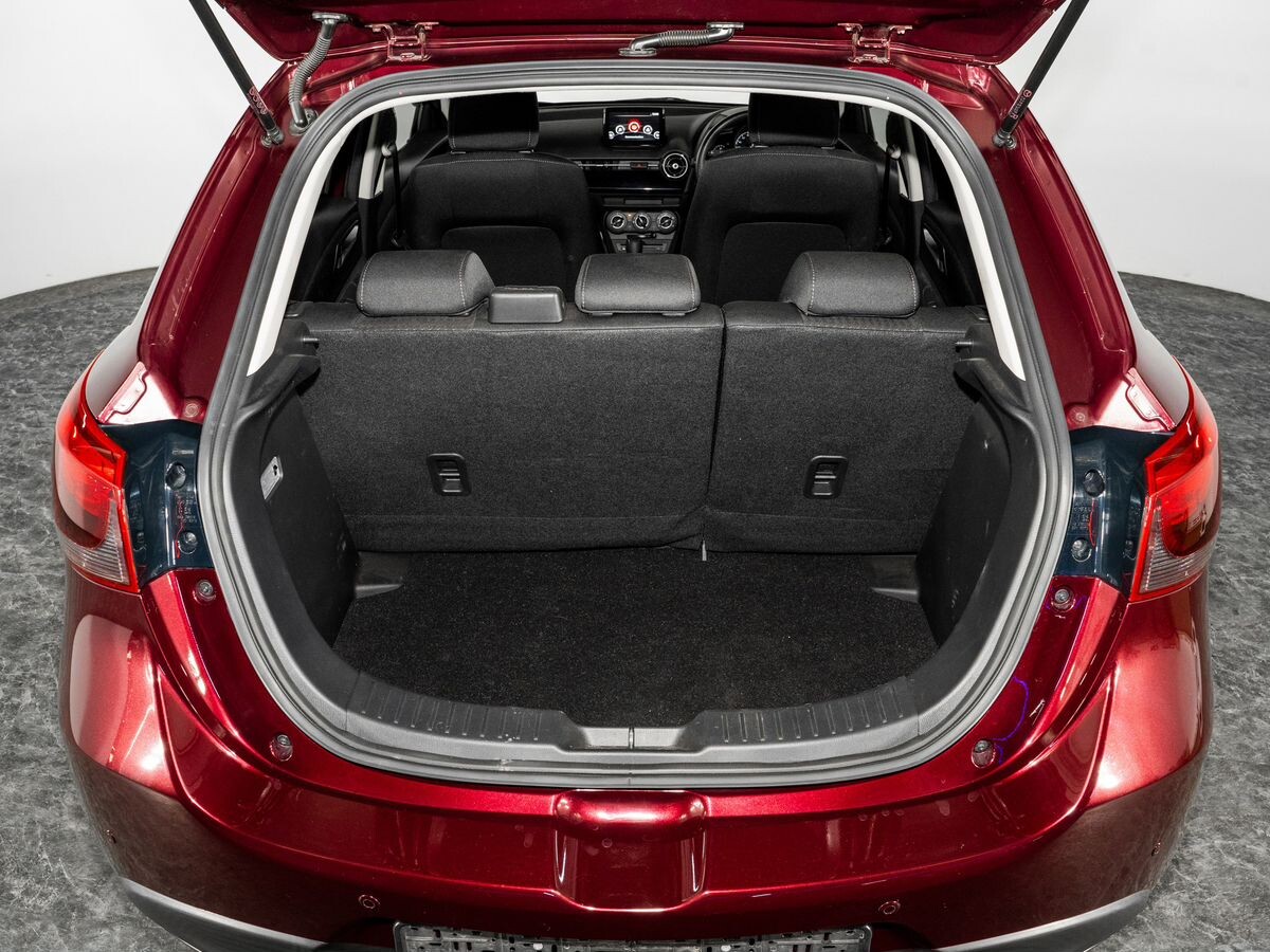 Mazda Demio 2019 - фото автомобиля