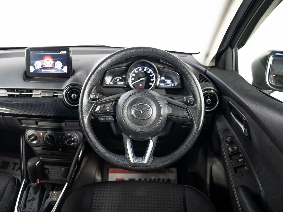Mazda Demio 2019 - фото автомобиля