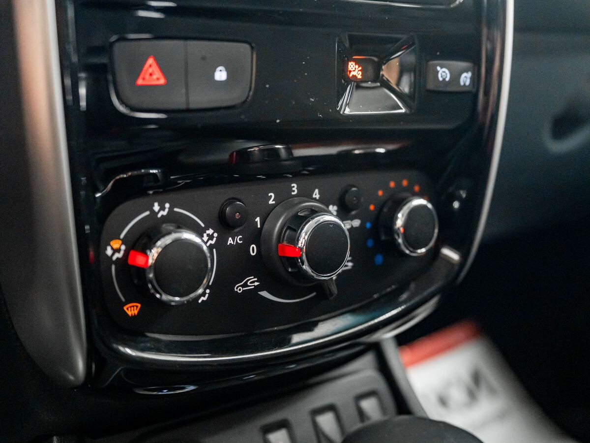 Nissan Terrano 2018 - фото автомобиля