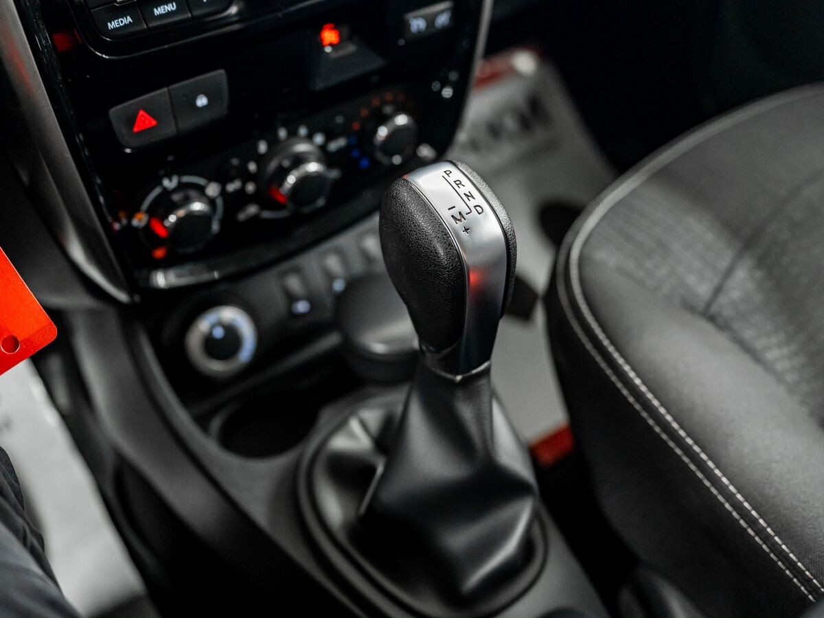 Nissan Terrano 2018 - фото автомобиля