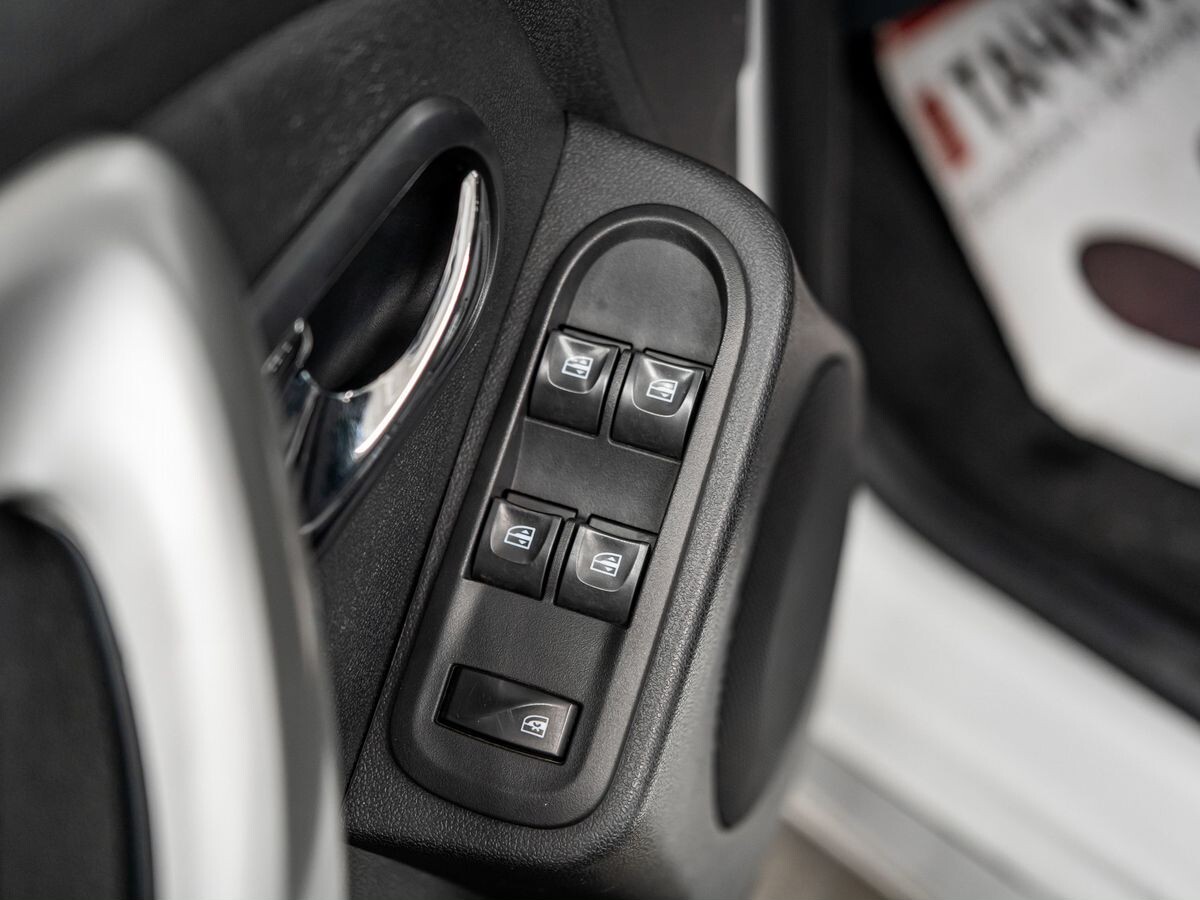 Nissan Terrano 2018 - фото автомобиля