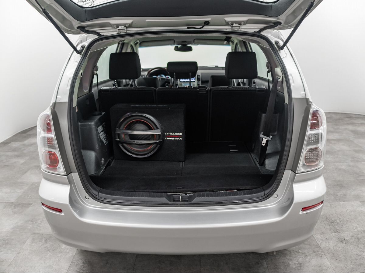 Toyota Corolla Verso 2008 - фото автомобиля