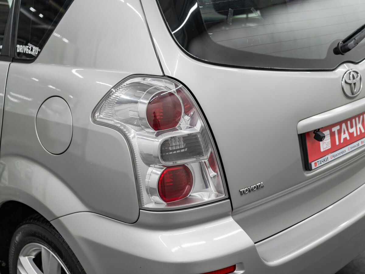 Toyota Corolla Verso 2008 - фото автомобиля