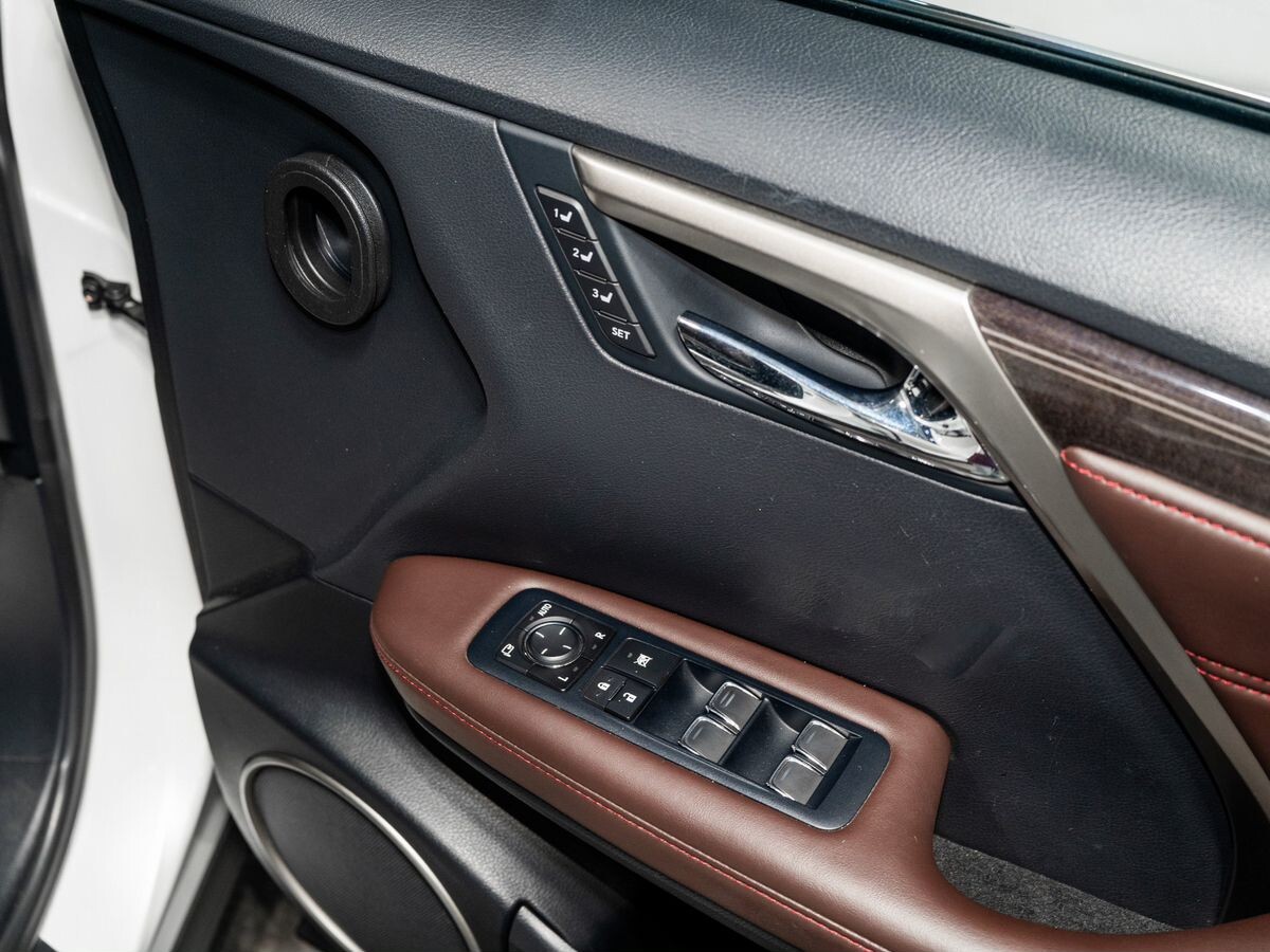 Lexus RX300 2019 - фото автомобиля