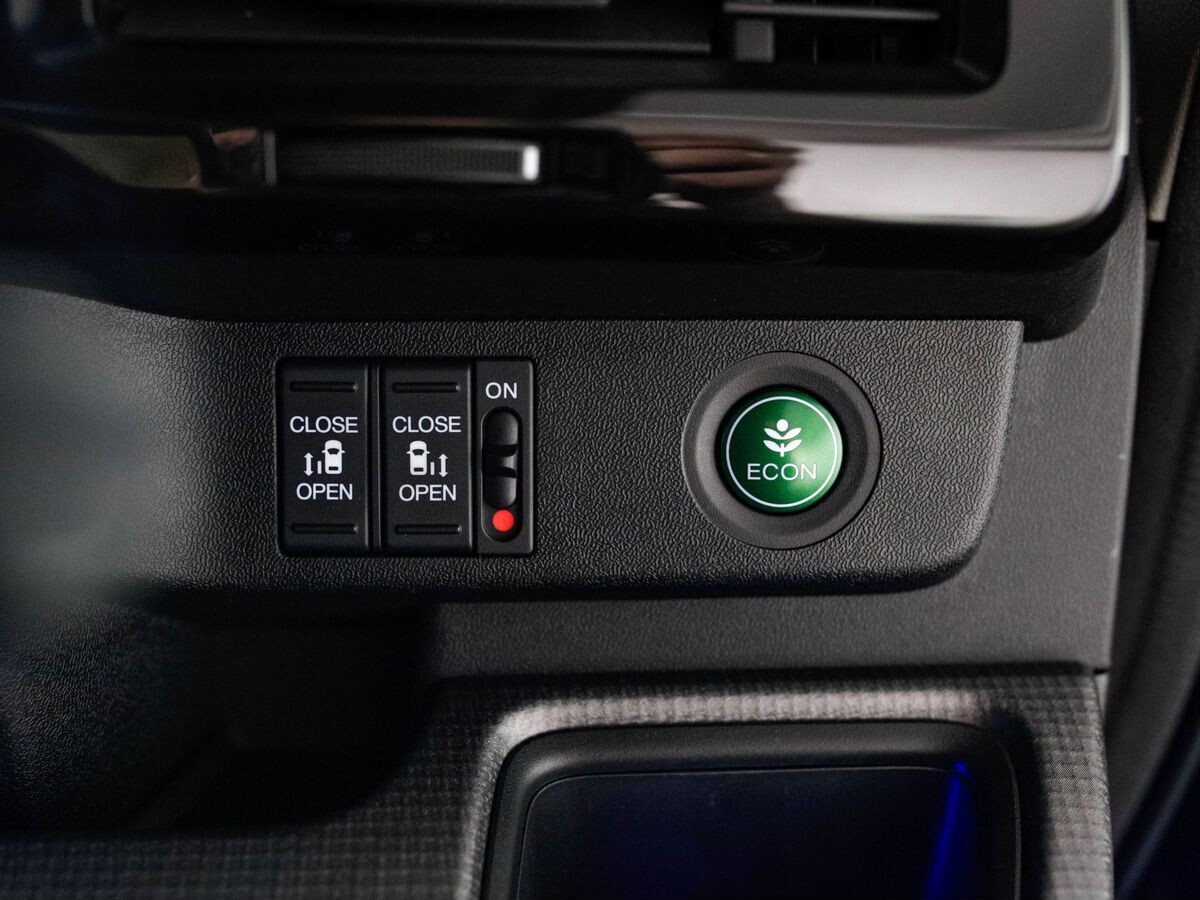 Honda Stepwgn 2015 - фото автомобиля