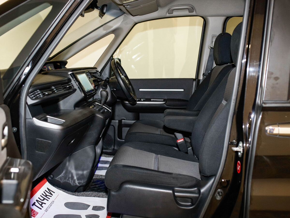 Honda Stepwgn 2015 - фото автомобиля