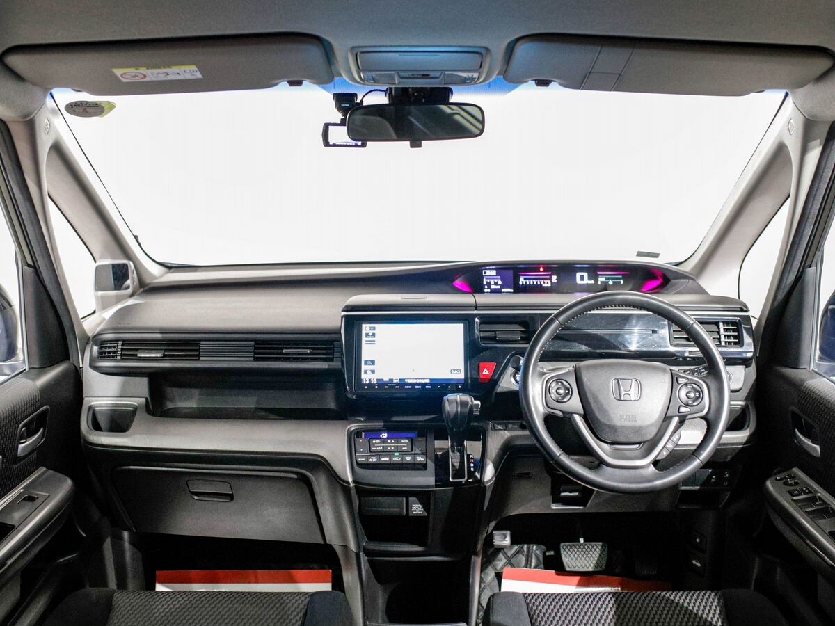 Honda Stepwgn 2015 - фото автомобиля