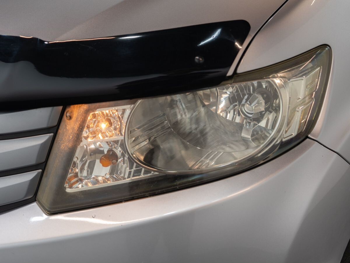 Honda Freed Spike 2010 - фото автомобиля