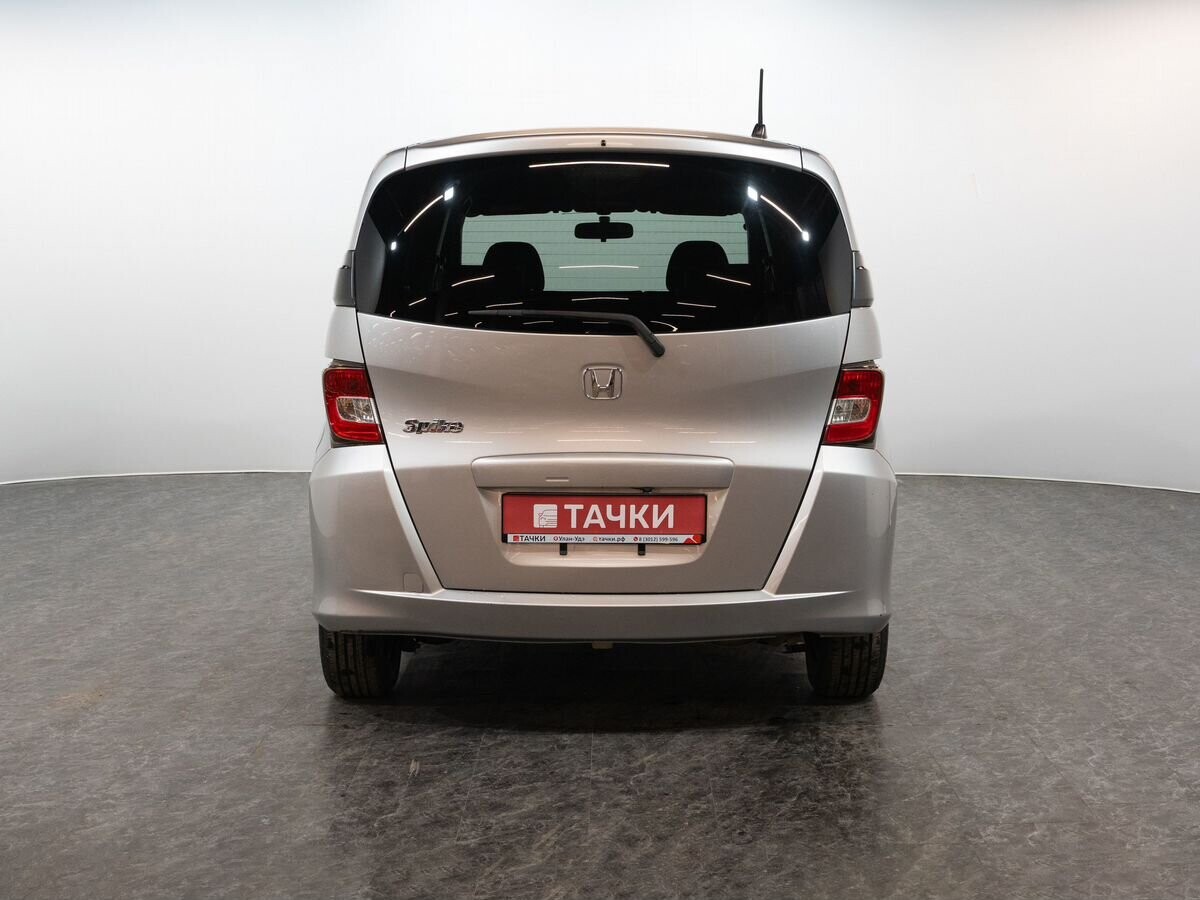 Honda Freed Spike 2010 - фото автомобиля