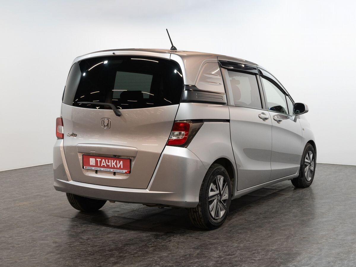Honda Freed Spike 2010 - фото автомобиля