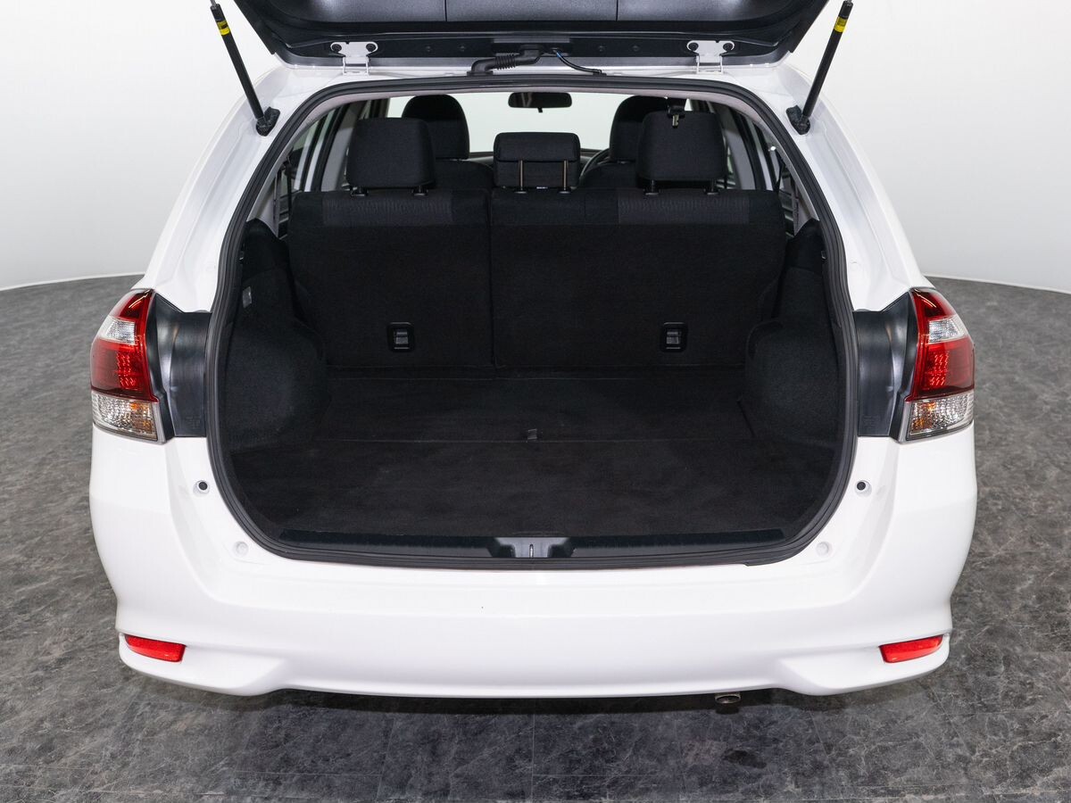 Toyota Corolla Fielder 2019 - фото автомобиля
